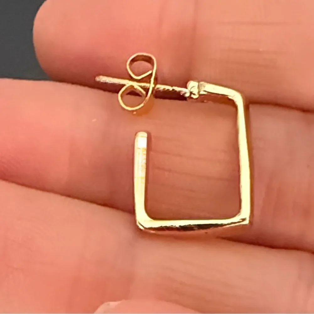 Axis Square Hoop Earrings – Polished Gold Tone, Small 1/2”